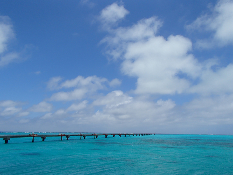青い空とエメラルドグリーンの海。つきなみな例えだけどこの宮古島の景色を例えるのに一番ぴったり来る表現だと思いました。ビーチ＆スノーモードがキレイな海を見たままに表現してくれました！