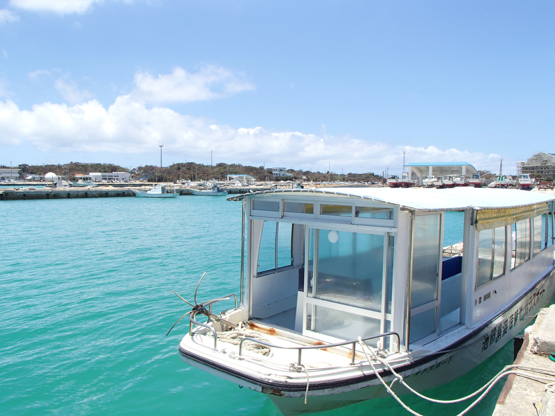 乗船したグラスボート。船長さんのトークがとってもおもしろかったです（笑）