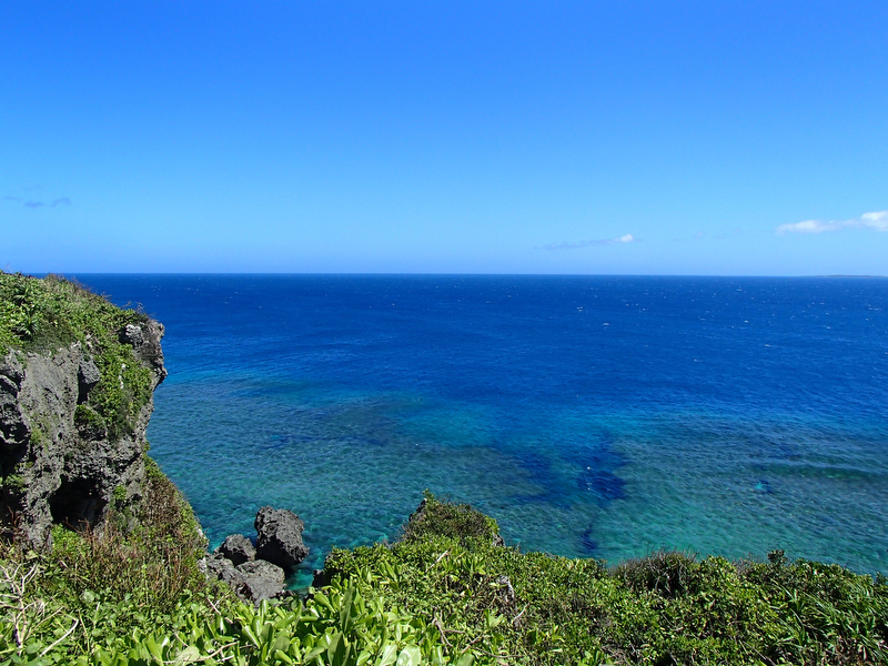 伊良部島は小さな島ですが景勝地が沢山あります。風景モードは木の緑も鮮やかに描き出してくれます