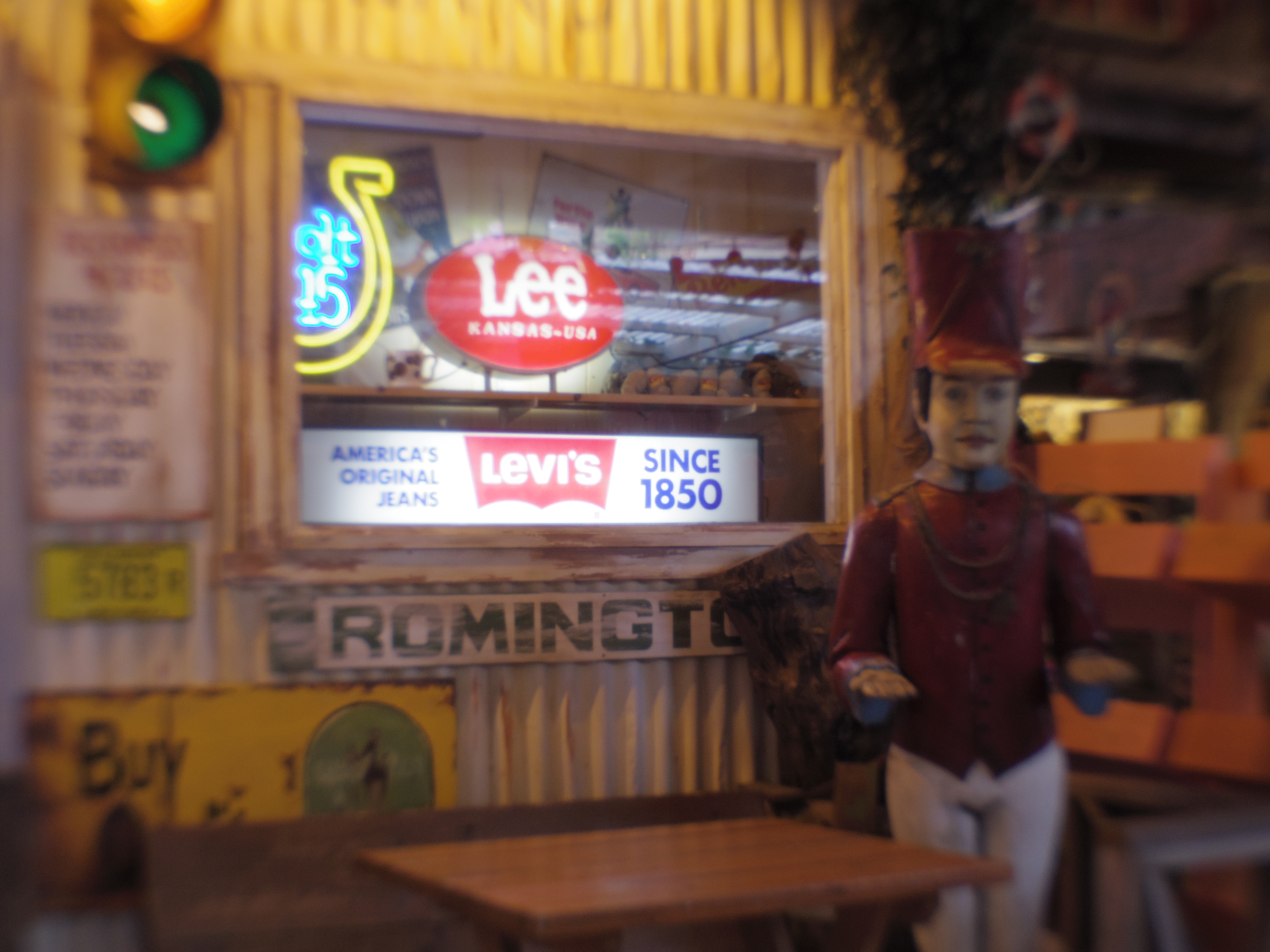 この周辺部の流れっぷりはネオンなどのナイト撮影も楽しそう! 07 MOUNT SHIELD LENS / 1/5秒 / F9 / 0EV / ISO200 / 絞り優先AE / WB：オート / 11.5mm