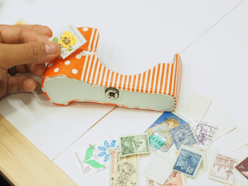 破れてしまったところは、古切手をコラージュして隠すことにしました。同系色のパンジーの切手をチョイス♪