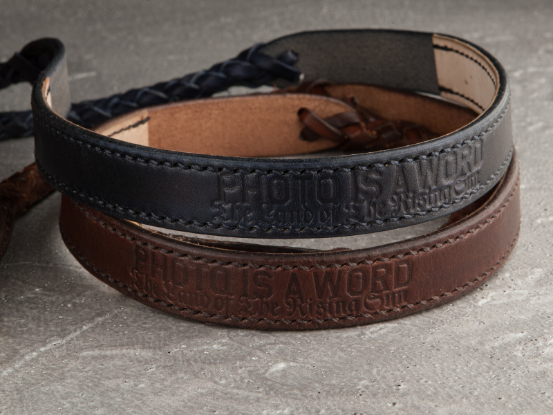 ショルダーパッドには刻印が入る。本製品は受注生産品で、カラーオーダーが可能だ