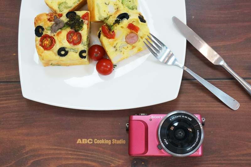 ソニー×ABC Cooking Studioの1dayレッスンは、ケークサレ作りと写真の撮り方を講師の先生からていねいに習うことができます。ですので、料理が苦手な人も写真初心者でも安心して参加できます。