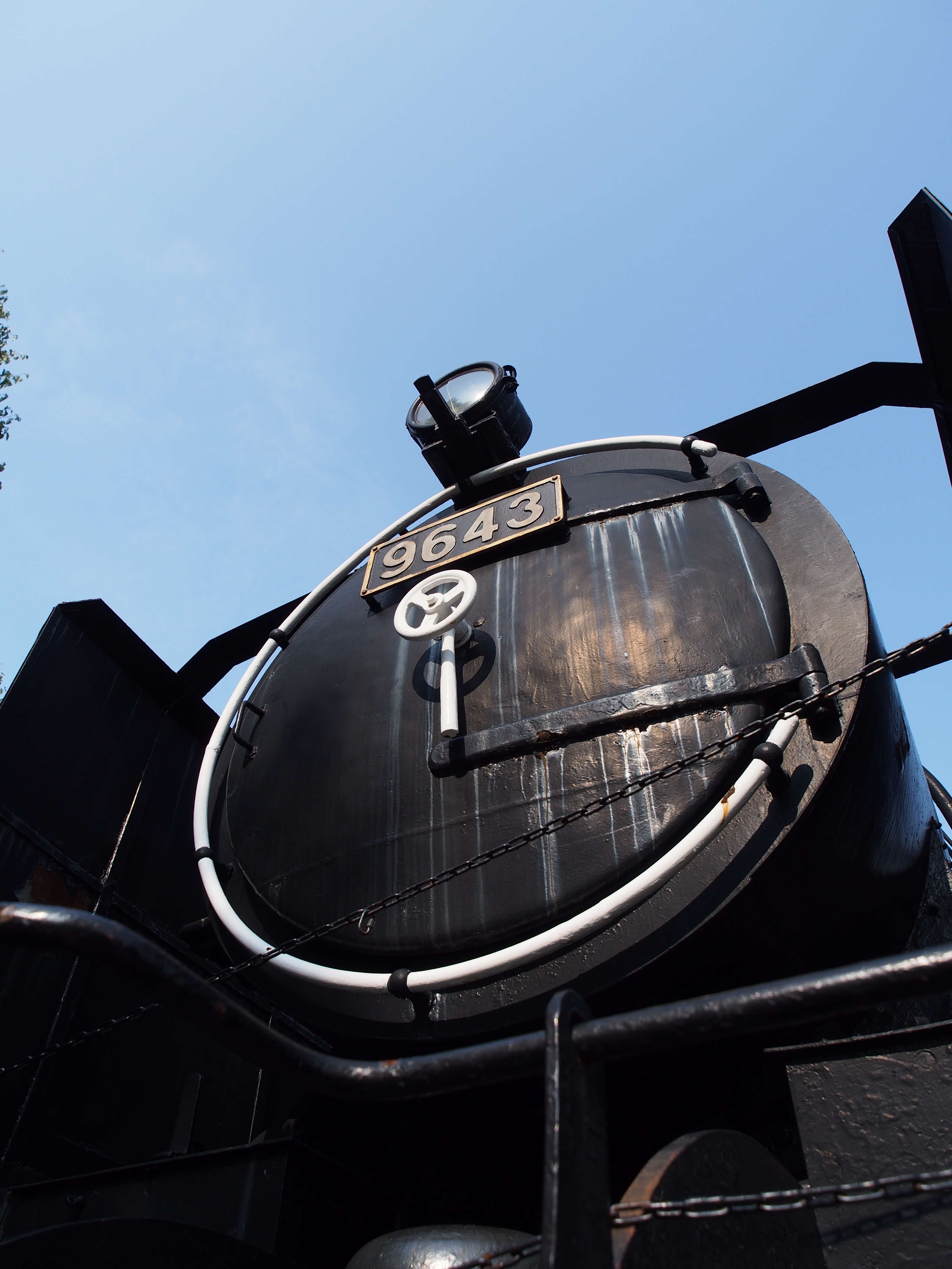 現実的な話、E-P5にこのレンズの組み合わせはないと思う。重さと遅さを気にしなければ使えるし、画質的にも問題はないけれど、使う必然がない。1/1,250秒 / F4 / 0EV / ISO200 / 絞り優先AE / WB：晴天 / 12mm