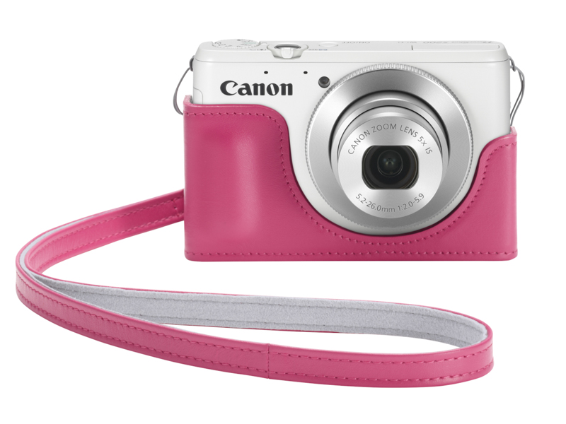 PowerShot S120と共用のソフトケース「CSC-S2」（オープンプライス）を装着したところ