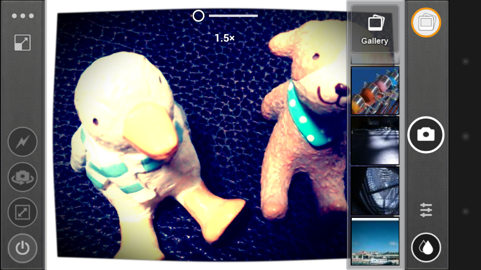画面右上の「写真」アイコンをタップすると、ギャラリーにアクセスでき、端末内の画像データにアクセスできるようになる