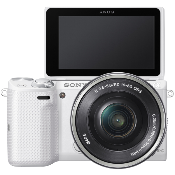 液晶モニターは前面に向けることができ、自分撮りが容易に行なえる。