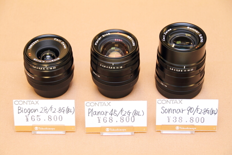 AF対応のマウントアダプターも登場しているコンタックスGレンズも狙い目。写真は限定生産であったブラックバージョンモデル。（カメラのゴーゴー商会）