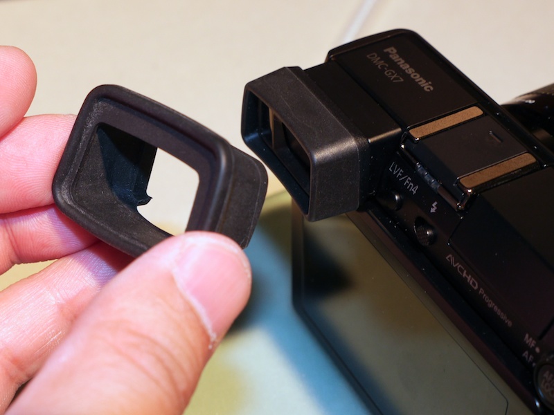 同じくオプションのアイカップ「DMW-EC1」。EVFに取り付けることで、外光を遮断できる