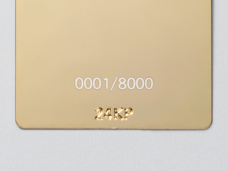 裏面にはシリアルナンバーと「24KP」の文字が誇らしげに輝いている