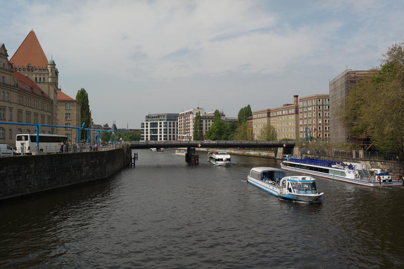 補正結果の例。周辺光量。左が補正前、右が補正後