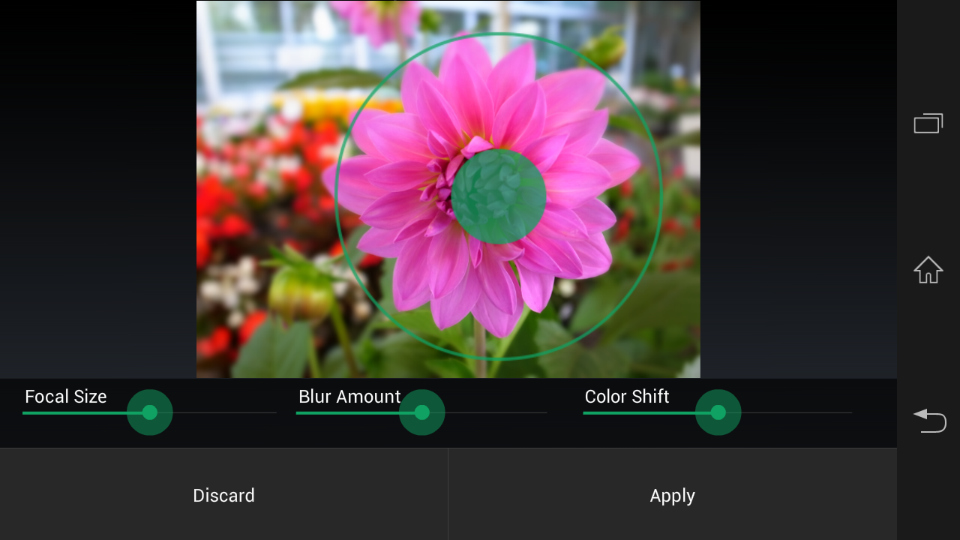 「FOCAL POINTS」は焦点を任意に指定し、ブラーやカラーシフトの調整が可能だ。焦点（円形）のサイズ変更にも対応する