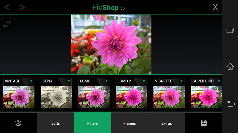 「Filters」に収録されたフィルター効果のプリセットは18種類。SEPIAやLOMOなど扱いやすいフィルタが並ぶ
