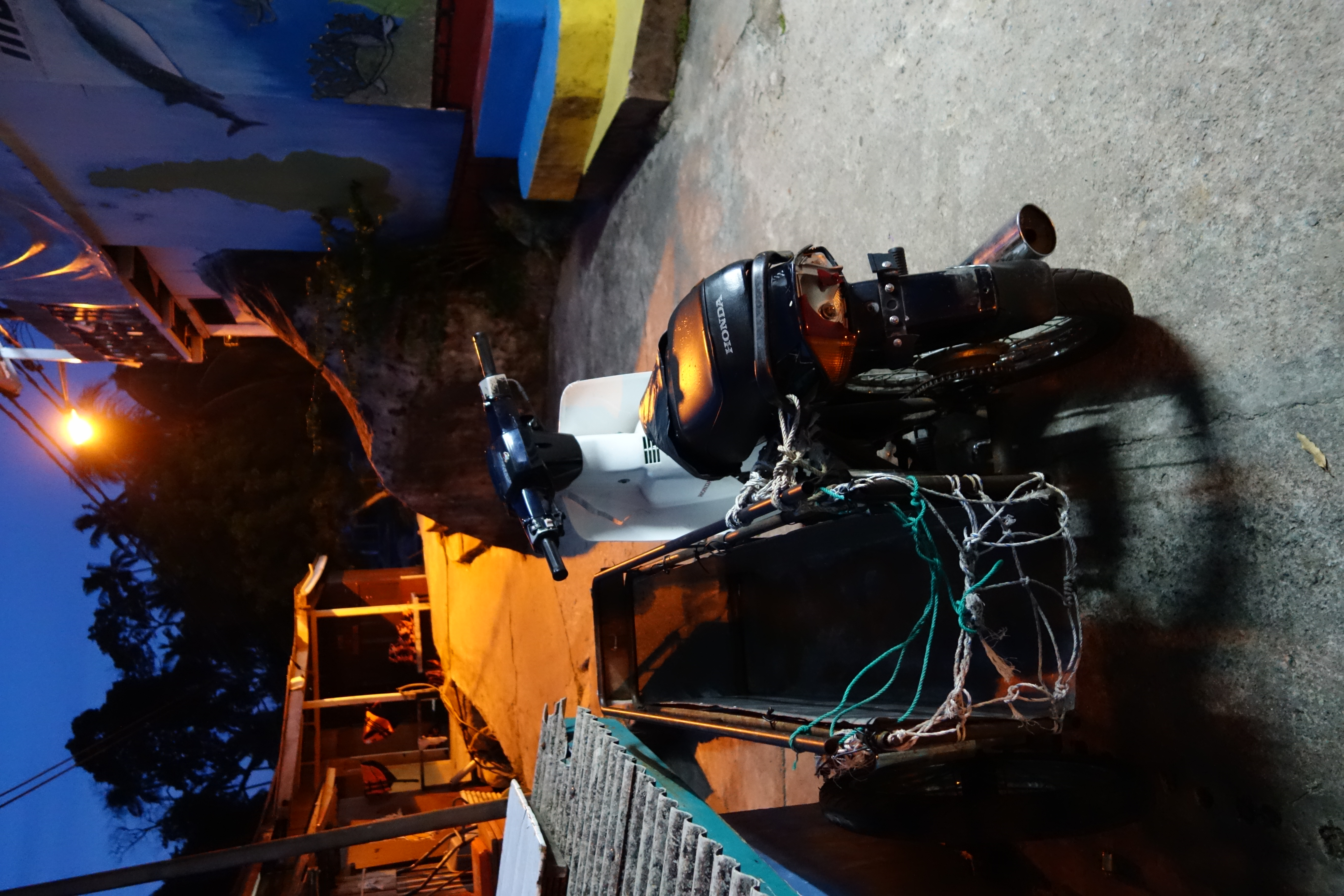 ISO3200 / F1.8 / 1/30 / ±0EV / 10.4mm