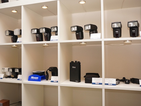 デジカメアイテム丼：特別編：新ストロボ「Di700」の魅力をニッシン