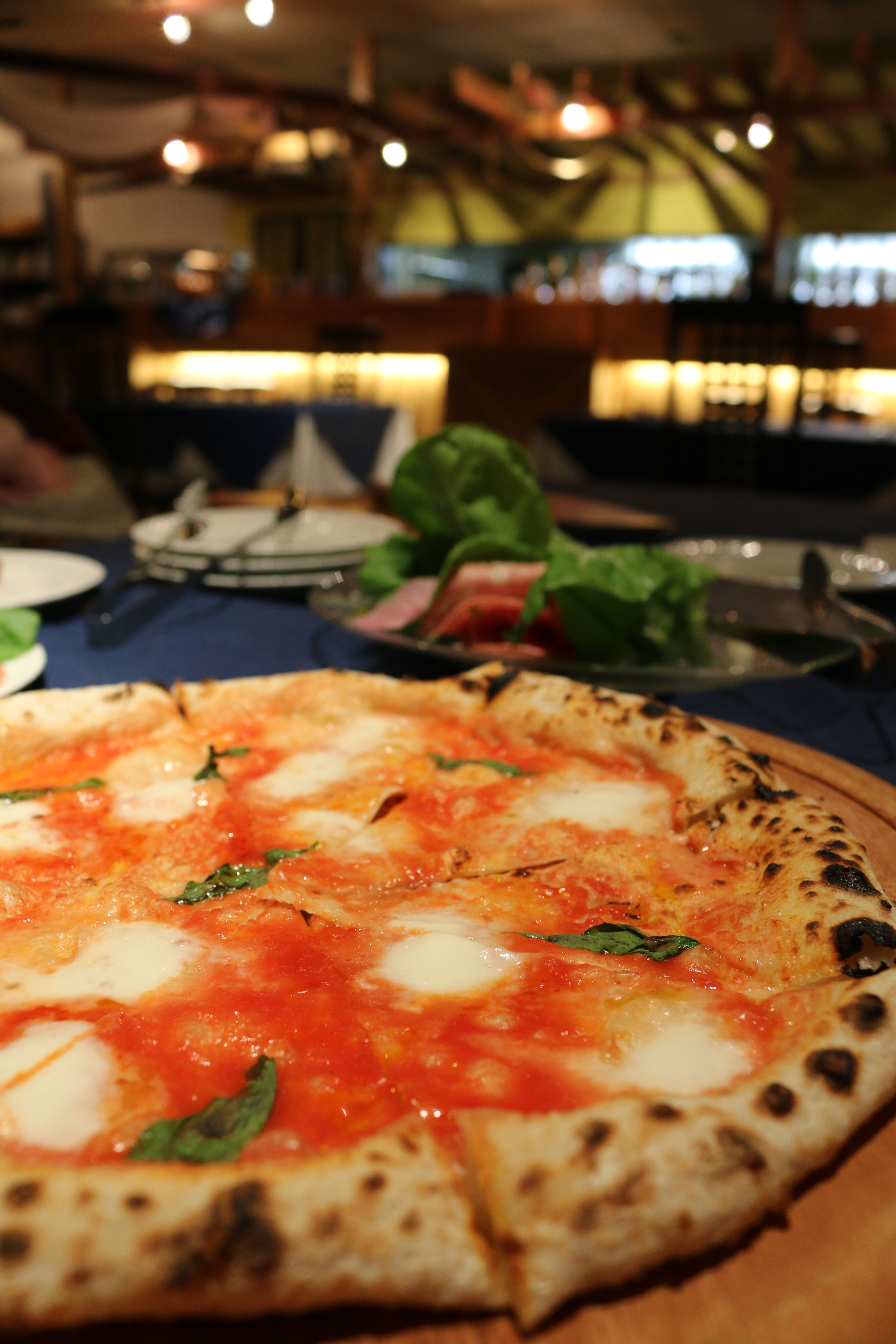 EF-S 18-55mm F3.5-5.6 IS STM / 1/60秒 / F4.5 / 0EV / ISO800 / 絞り優先AE / WB：オート / 18mm（撮影協力：<a href="http://www.chibaminato-italiana.com/port_italiana/index.html" class="n" target="_blank">PORTO ITALIANA</a>）