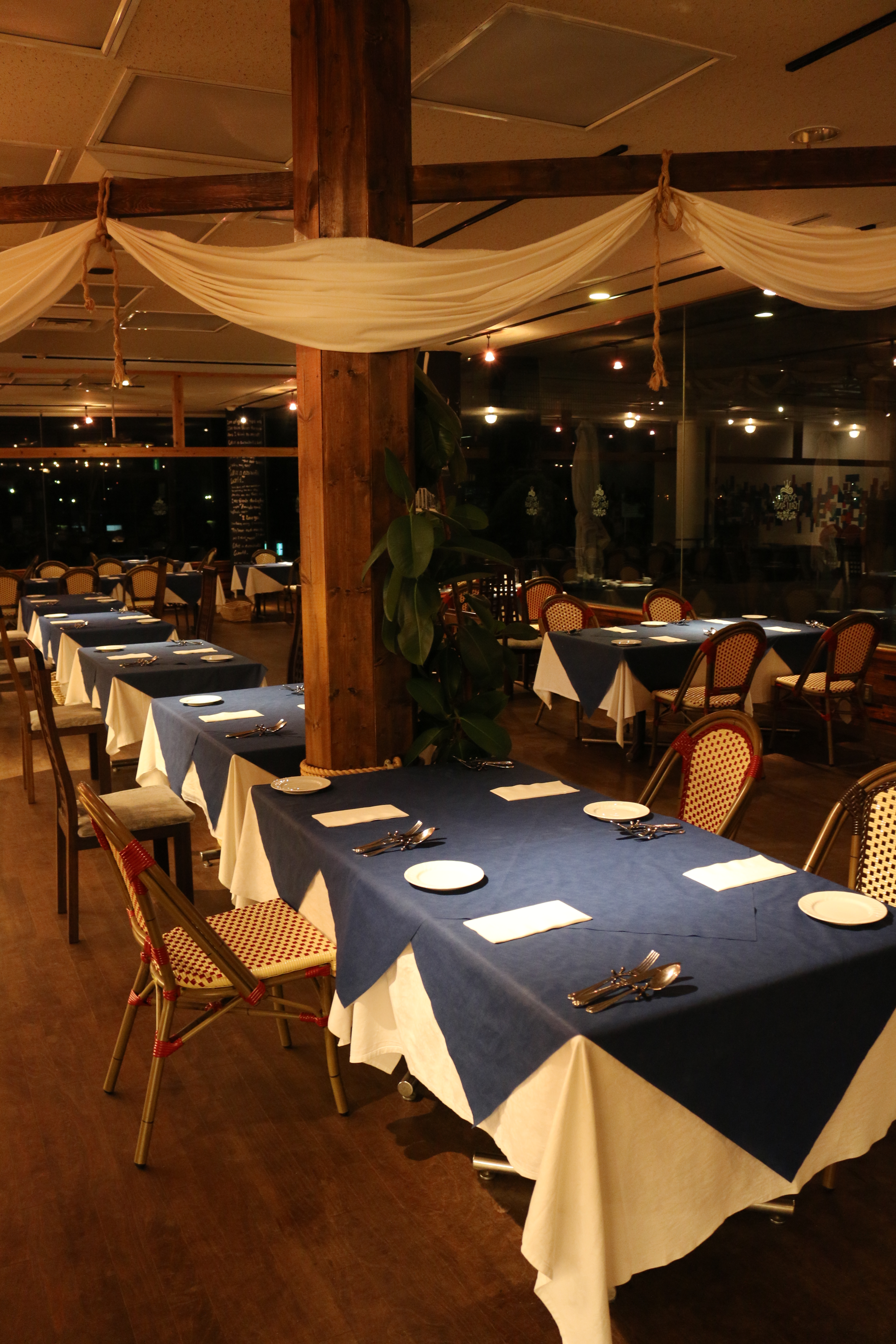 EF-S 18-55mm F3.5-5.6 IS STM / 1/30秒 / F4.5 / 0EV / ISO1600 / 絞り優先AE / WB：オート / 18mm（撮影協力：<a href="http://www.chibaminato-italiana.com/port_italiana/index.html" class="n" target="_blank">PORTO ITALIANA</a>）