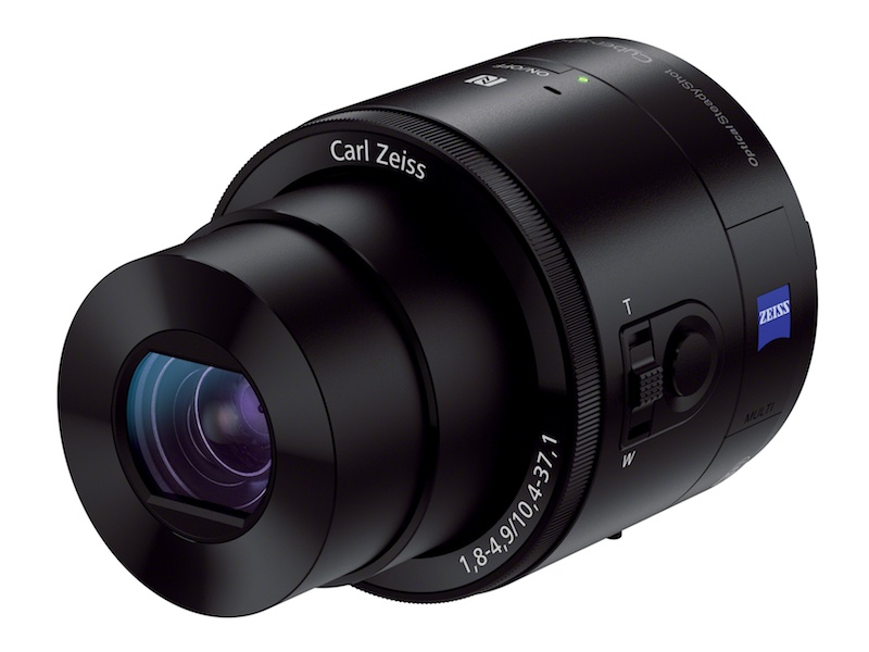 対象カメラのうち“レンズ型デジカメ”こと「Cyber-shot DSC-QX100」（左）と「Cyber-shot DSC-QX10」（右）は、スマートフォンと組み合わせて使うことを前提としている。