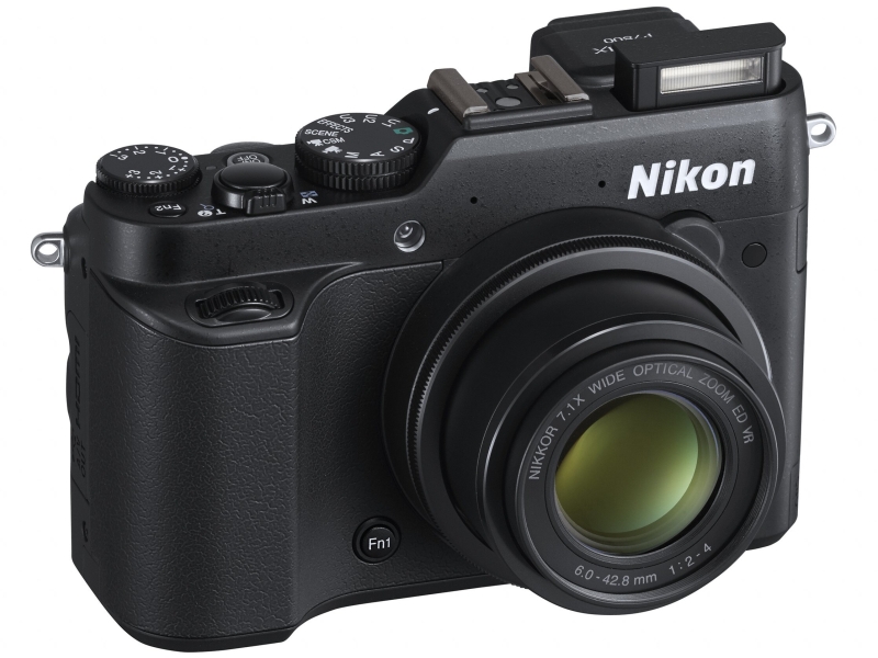 内蔵ストロボをポップアップさせたところ