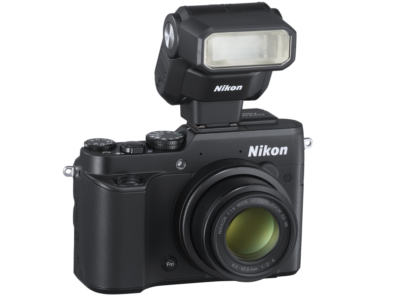 オプションのクリップオンストロボ「SB-300」の装着例