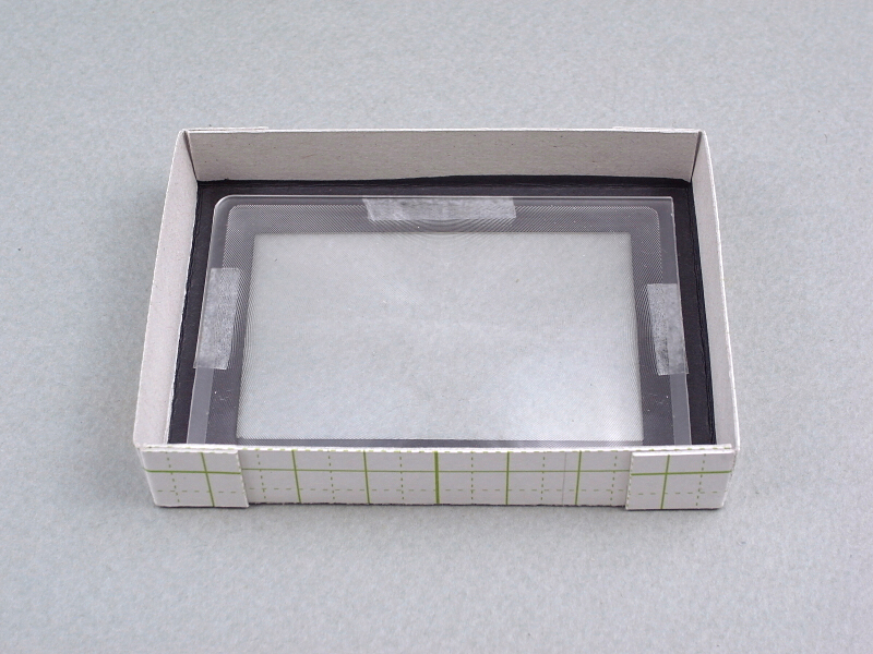 鏡筒先端パーツの内側に、フレネルレンズを接着する。