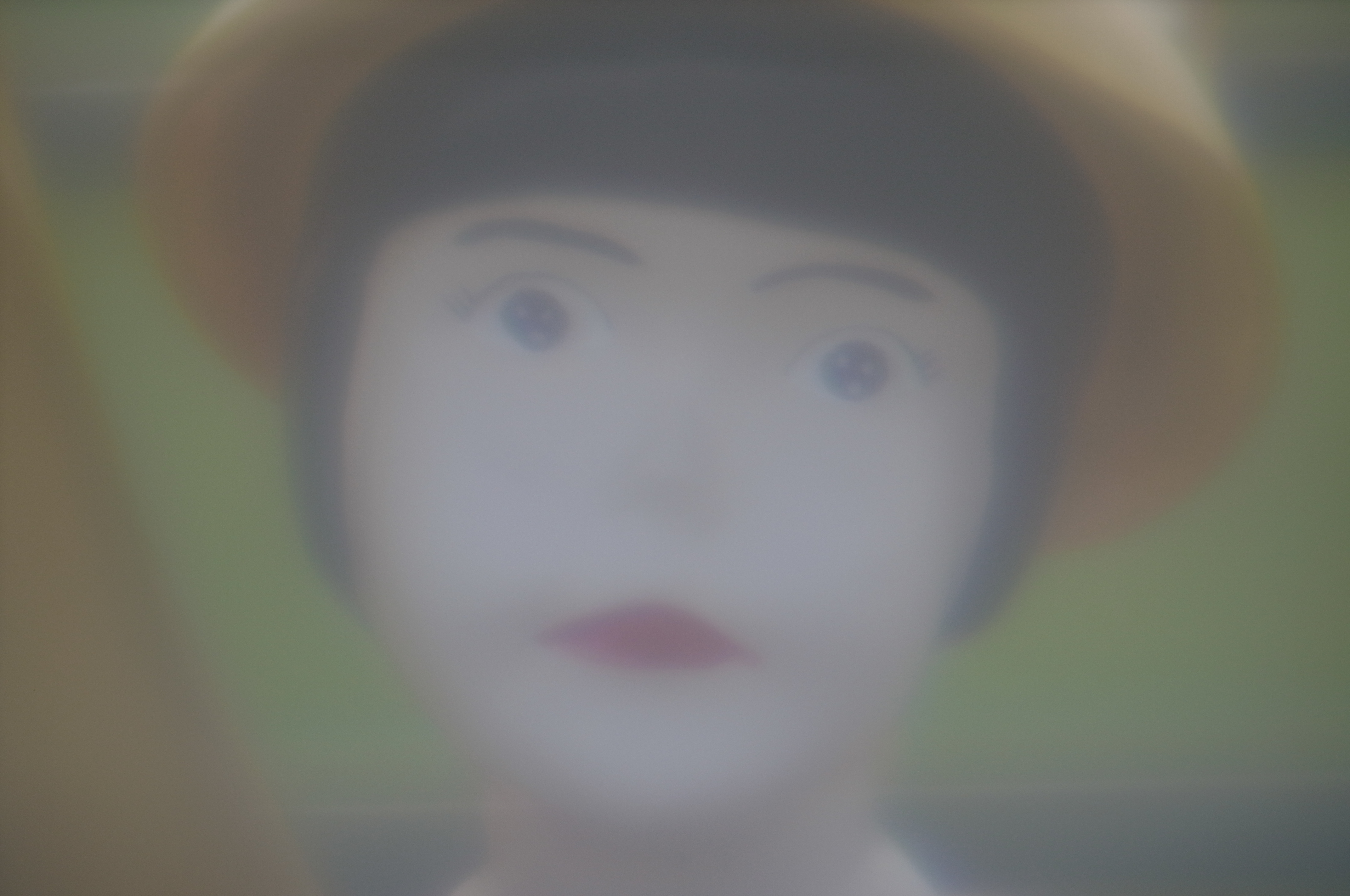 実は、この人形は顔がものすごく怖く、近所でも評判なのだそうだ(笑)。このレンズの描写のせいで、怖さは和らいでいるのか、かえって強調されているのか、ちょっとわからないところがある。