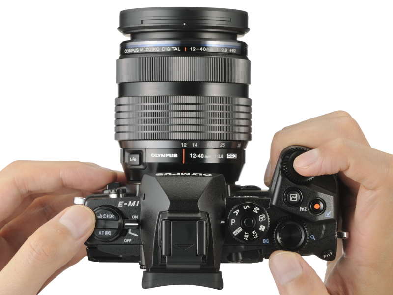 OLYMPUS OM-D E-M1への装着例