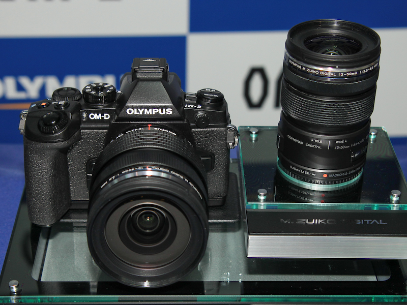新レンズ「M.ZUIKO DIGITAL ED 12-40mm F2.8 PRO」を装着したE-M1