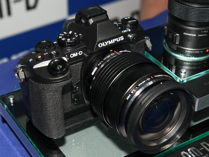 大きめのグリップを備えた。