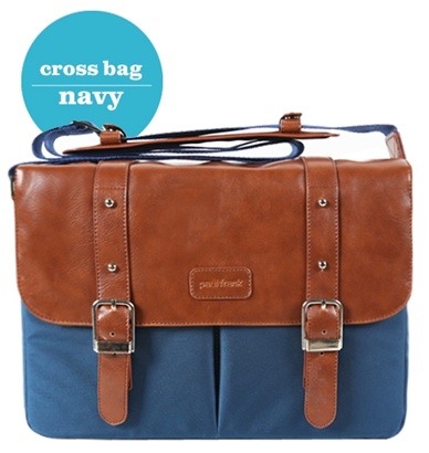 「CAMERA BAG 13PF-N-BC02」（ネイビー）1万2,680円