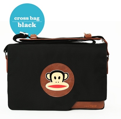 「CAMERA BAG 13PF-N-BC03」（ブラック）1万870円