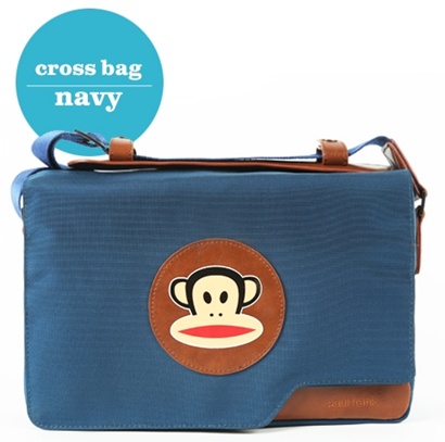 「CAMERA BAG 13PF-N-BC03」（ネイビー）1万870円