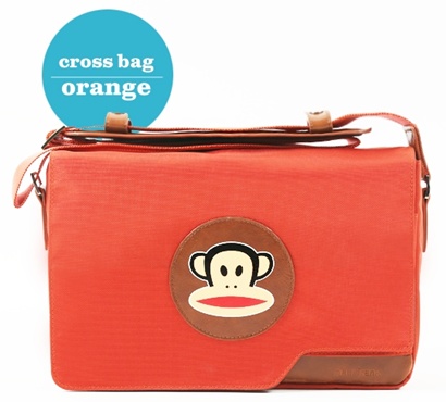 「CAMERA BAG 13PF-N-BC03」（オレンジ）1万870円