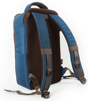 「CAMERA BAG 13PF-N-BG01」（ネイビーブルー）1万6,310円