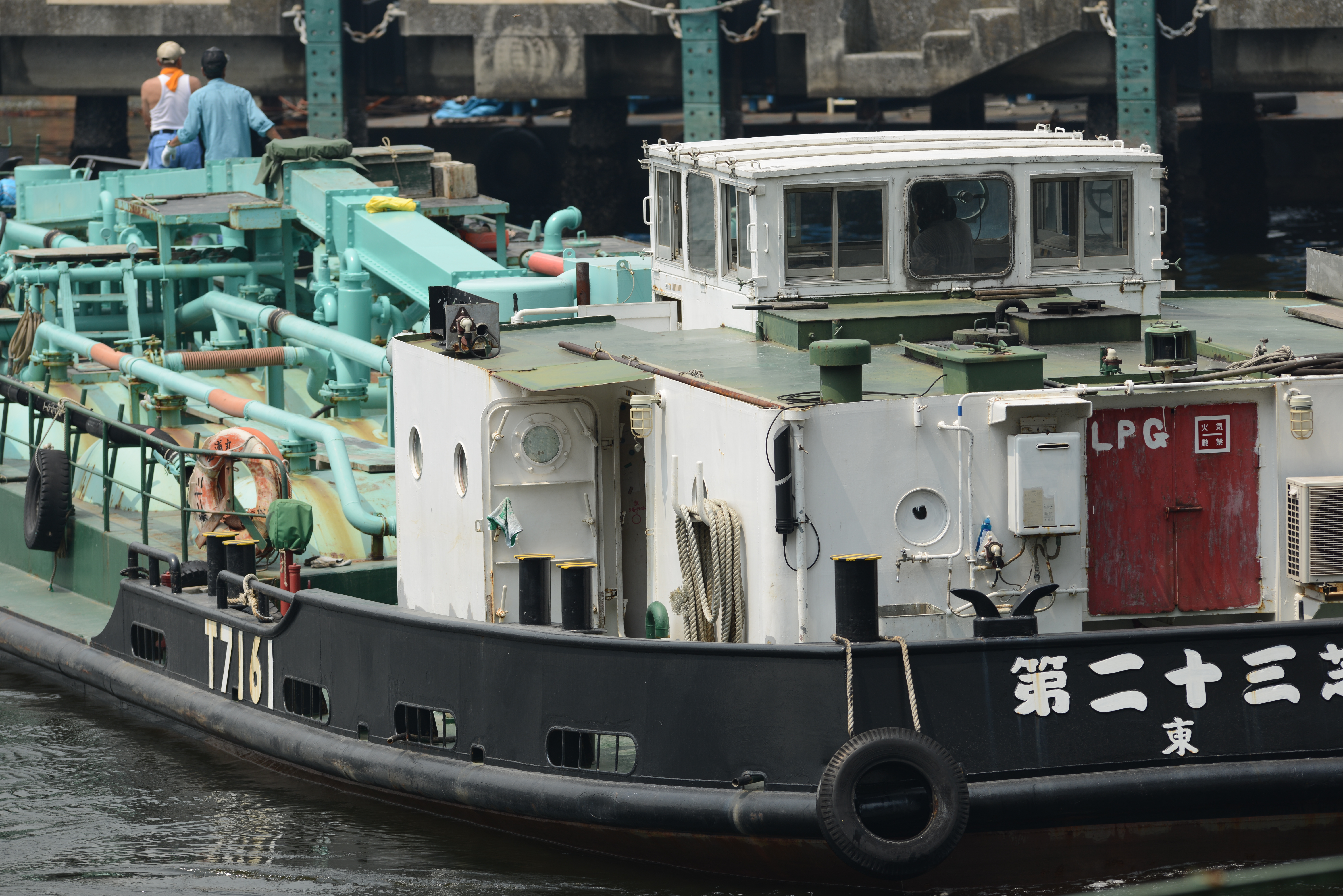 D800 / 1/640秒 / F5.6 / -0.3EV / ISO100 / 絞り優先AE / WB：オート / 300mm