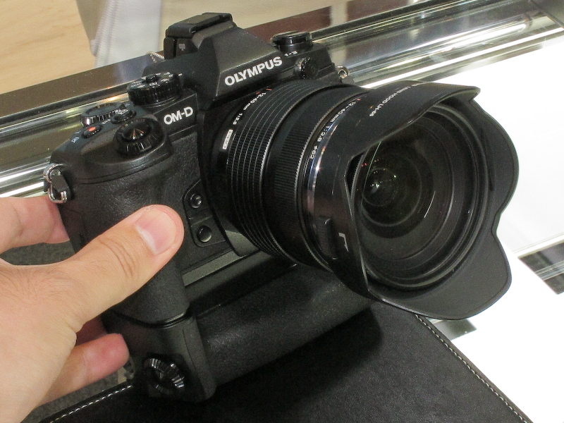 パワーバッテリーホルダー「HLD-7」の装着例。