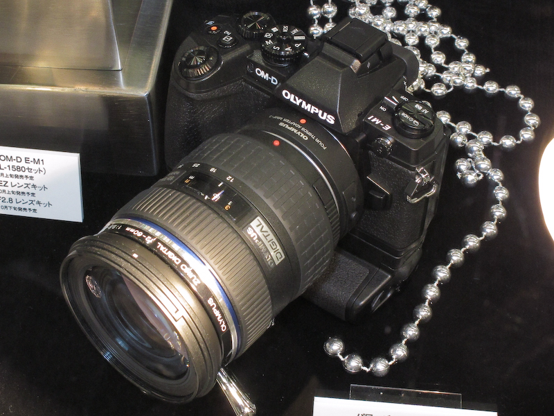 ZUIKO DIGITALレンズを装着した展示も。