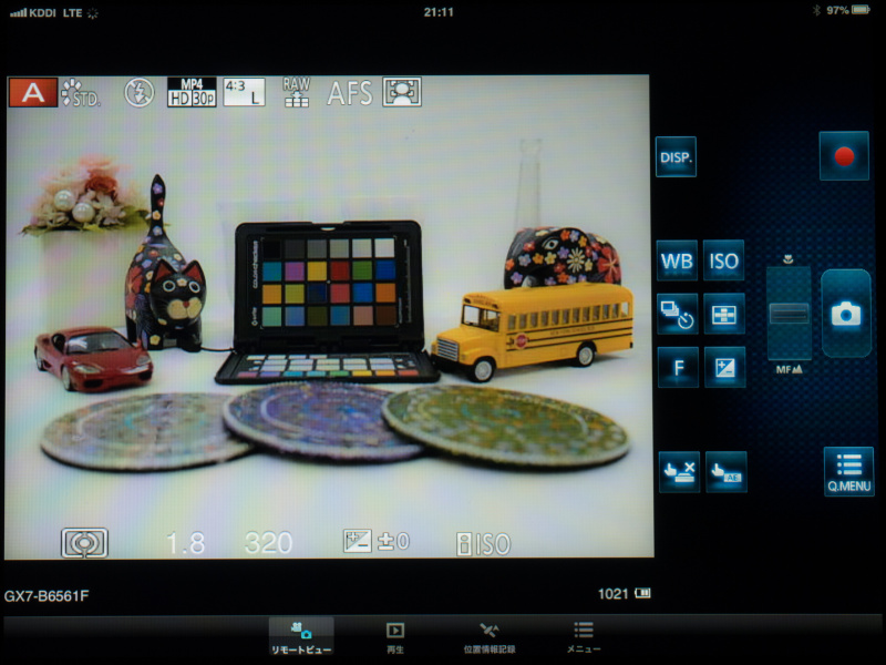 GX7とiPad miniを接続した様子。シャッター操作だけでなく、WB、ISO、露出補正などもこの画面からおこなえる。ムービーの撮影も可能だ。
