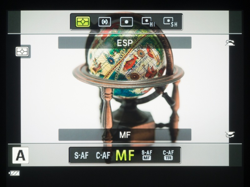 こちらは「AF/測光モード」ボタンを押したときの表示。フロントダイヤルで測光モード、リアダイヤルでAFモードが設定できる。