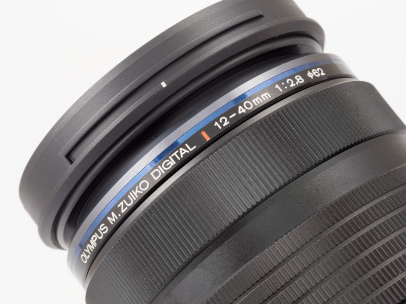 新登場の大口径標準ズーム「M.ZUIKO DIGITAL ED 12-40mm F2.8 PRO」のフォーカスリングはクラッチ機構を内蔵。これはAFの状態。