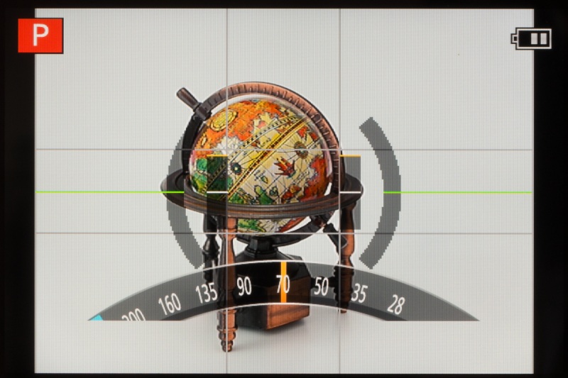 コントロールリングの機能は撮影モードによって異なり、プログラムAE時にはステップズームとなる。