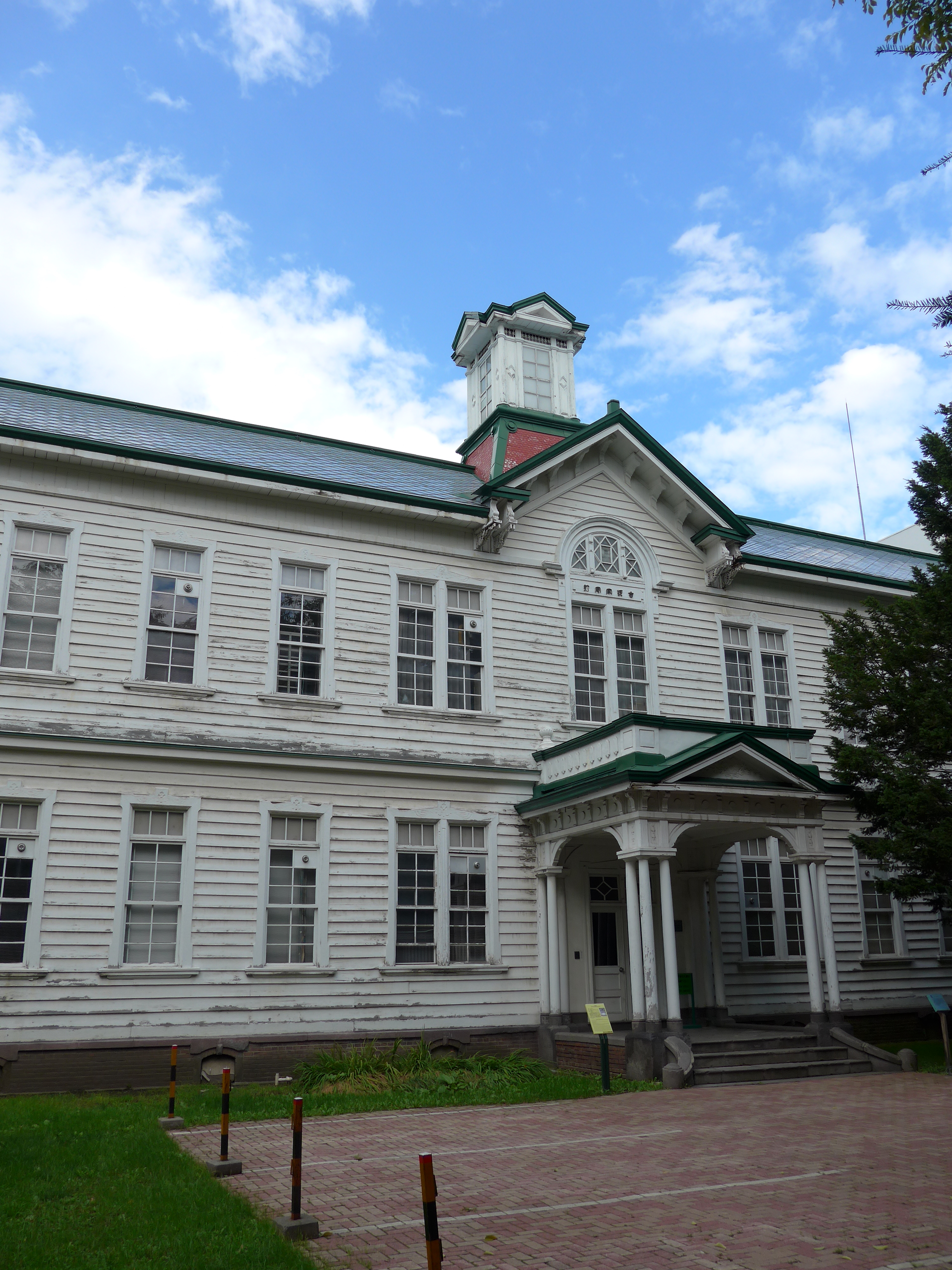 こちらは28mm相当の広角端。四隅の画質劣化があまりない。が、中間域から望遠域にかけては周辺部がアマい描写になる。/ DMC-LF1 / 3,000×4,000 / ISO80 / F2.8 / 1/640秒 / 6mm（28mm相当）