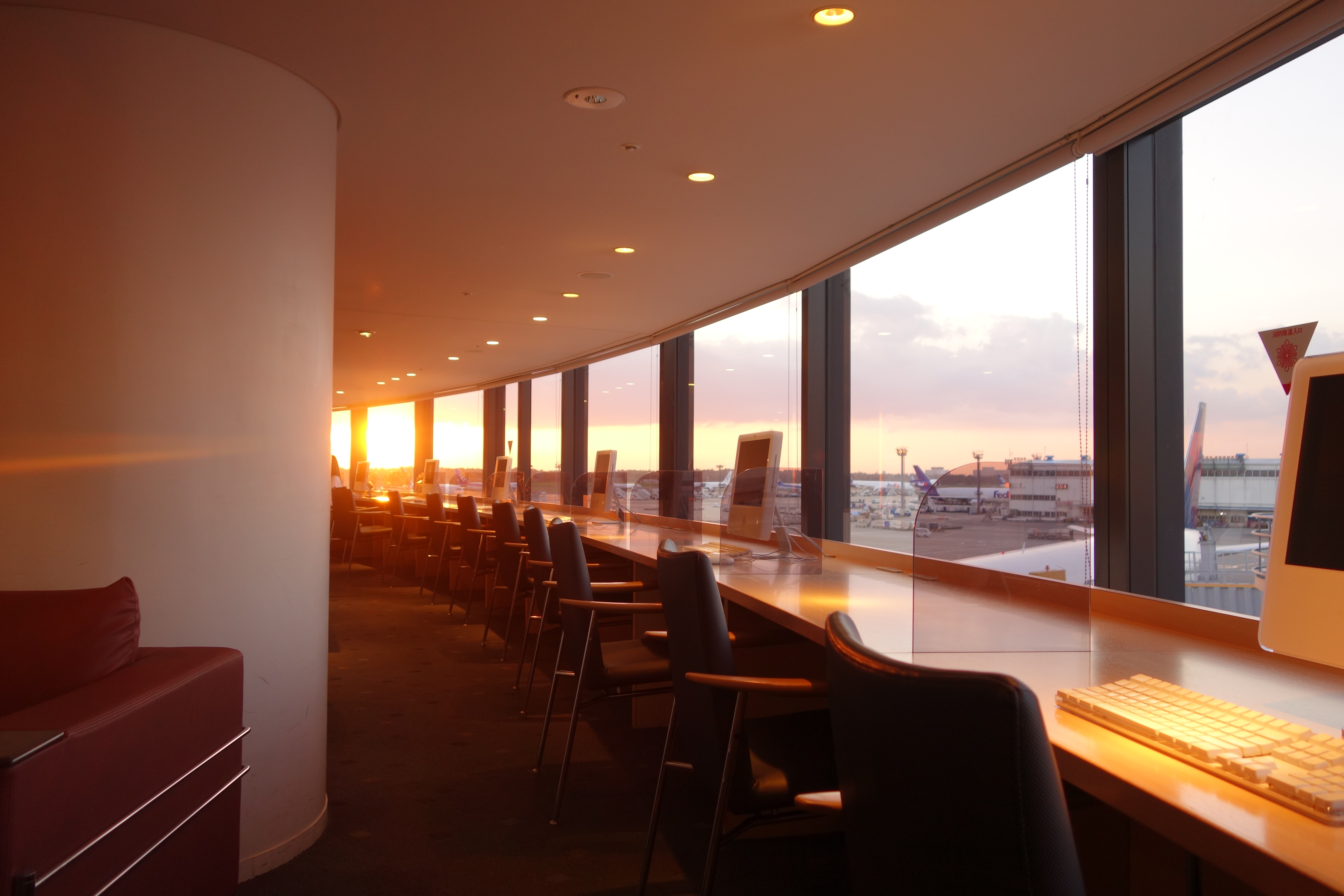 DSC-RX100M2 / F2.8 / 1/40 / ISO160 / ±0EV / 10.4mm（28mm相当）