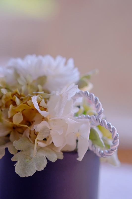 撮影：JMさん「X-E1と標準ズームレンズを持っていたので、ほかの交換レンズを使ってみたくて前回の撮影会に参加しました。広角レンズを借りたくて参加したのに、マクロレンズを借りたらそっちの撮影がおもしろくてマクロレンズを購入していました（笑）。今回の写真は、60mmマクロレンズを中心に撮影しました。この洋館セミナーは、撮影会も楽しいのですが講評会はもっと楽しいです」