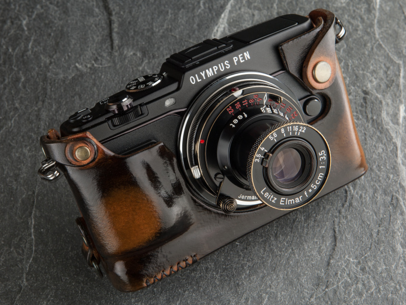 ヘビーウェイトレザーケースは2万2,000円。ハイパーポリッシュコートで仕上げてある