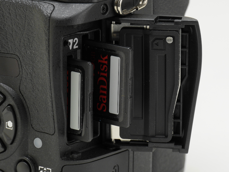 デュアルスロットを新採用した。