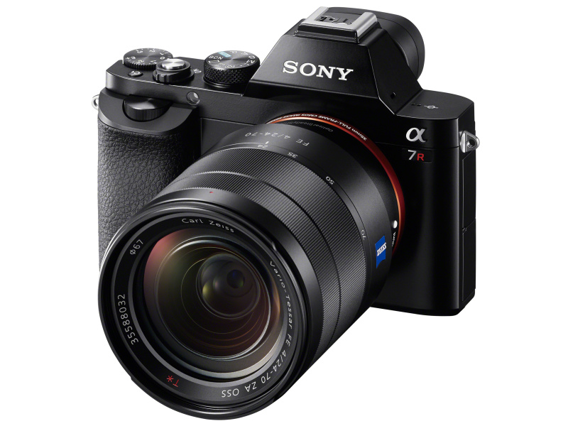 α7RにVario-Tessar T* FE 24-70mm F4 ZA OSSを装着