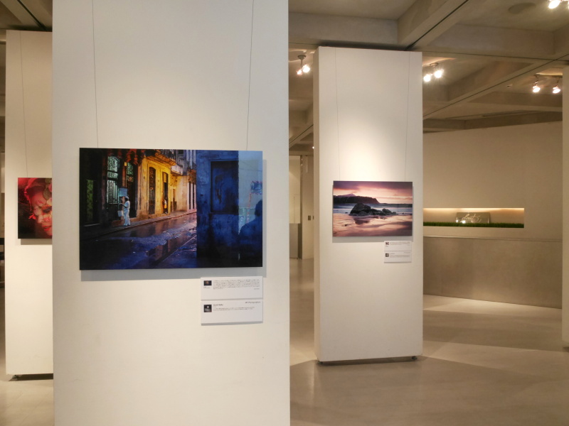 別フロアにはXシリーズを使用する写真家の作品を展示