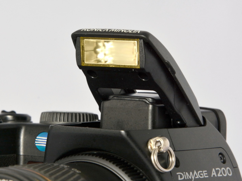 ポップアップ式の内蔵ストロボ