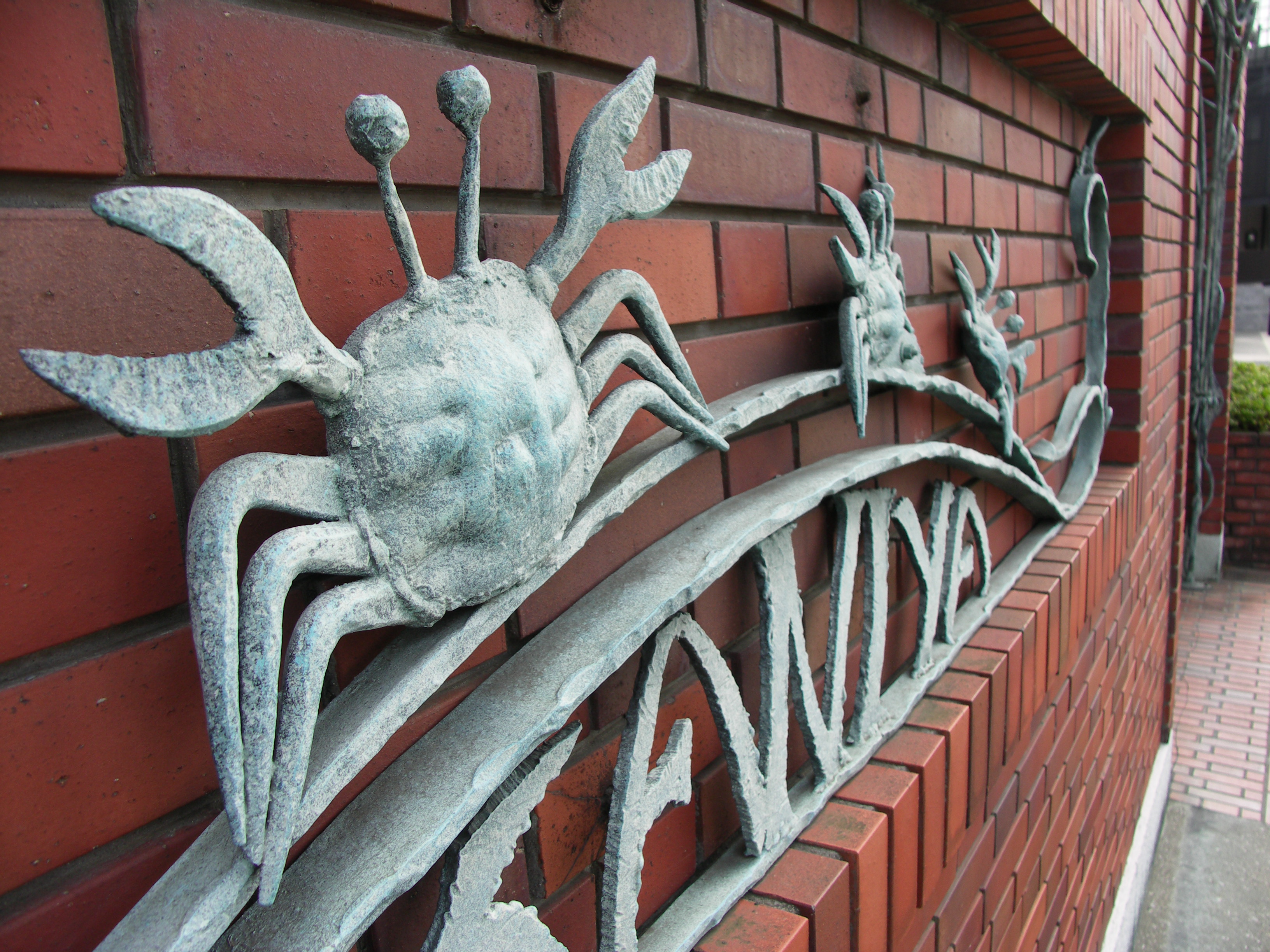 DiMAGE A200 / 3,264×2,448 / ISO50 / F3.5 / 1/125秒 / 7.2mm（28mm相当）